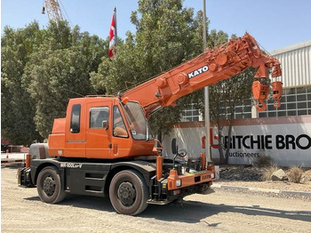 Grue automotrice lente KATO