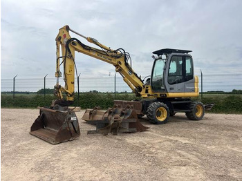 Pelle sur pneus NEW HOLLAND