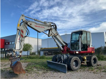 Pelle sur pneus TAKEUCHI