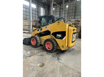 Mini chargeuse Caterpillar 246C: photos 2