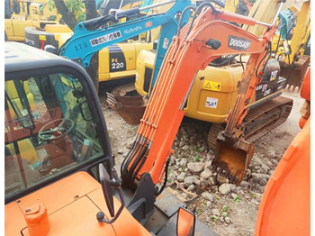 Pelle sur pneus Doosan DX60 W: photos 3