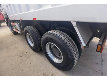 Camion benne Sinotruk HOWO 375 6*4 Dump truck: photos 2