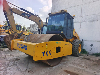 Rouleau compresseur XCMG XS183J
