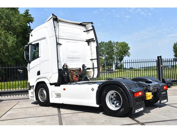 Tracteur routier Scania R520 V8 NGS 4x2 - RETARDER - 523 TKM - PARK. AIRCO - ACC - NAVI - 2 x FUEL TANKS - LED LIGHTS -: photos 3