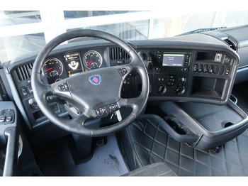 Photo d'intérieur 1: Tracteur routier Scania R520 V8 RETARDER/ DIFF LOCK/ PARK AIRCO/ 2X TANK