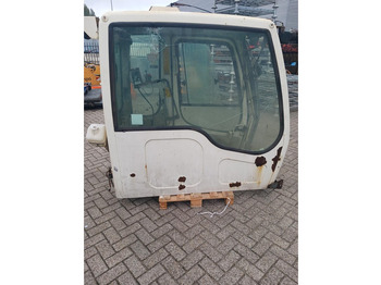 Cabine et intérieur LIEBHERR