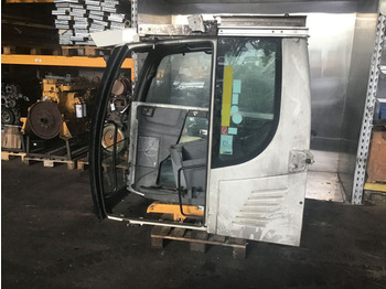 Cabine et intérieur LIEBHERR