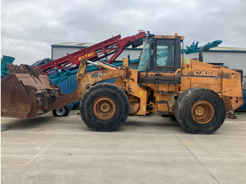 Chargeuse sur pneus CASE