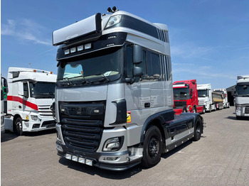 Tracteur routier DAF XF 530