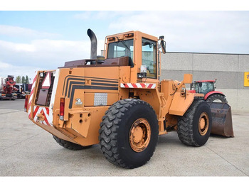 Chargeuse sur pneus CASE