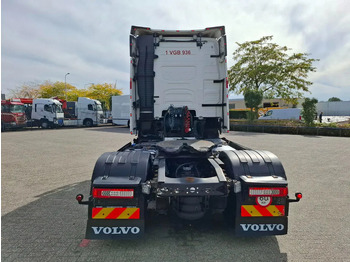 Tracteur routier Volvo FH4-460 / VEB+ / HYDRAULICS / GEN2 V2 SMART TACHO / LWDS / SIDESKIRTS / FRIDGE / EURO-6 / 2018: photos 4 Tracteur routier Volvo FH4-460 / VEB+ / HYDRAULICS / GEN2 V2 SMART TACHO / LWDS / SIDESKIRTS / FRIDGE / EURO-6 / 2018: photos 4