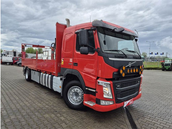 Camion plateau VOLVO FM 330