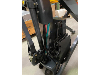 Transpalette 5 (five) scissor pallet truck with electric drive and quick lift pump Jungheinrich model TMX-E 10: photos 5