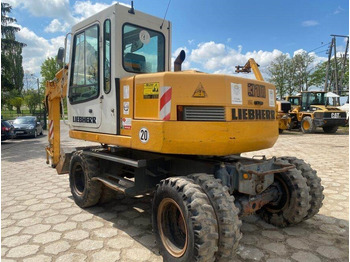 Pelle sur pneus LIEBHERR