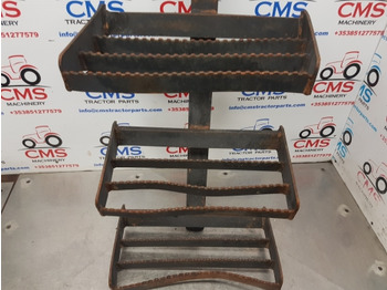 Marchepied pour Machine agricole Ford New Holland 40, Ts Series, Ts110, 8340 Foot Step Lhs 82007896, 82007892: photos 3
