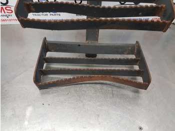 Marchepied pour Machine agricole Ford New Holland 40, Ts Series, Ts110, 8340 Foot Step Lhs 82007896, 82007892: photos 4