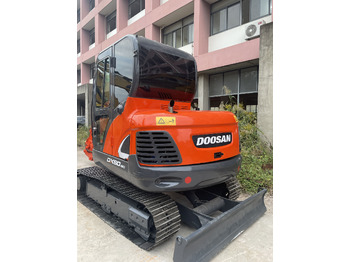 Pelle sur chenille DOOSAN DX60-9C
