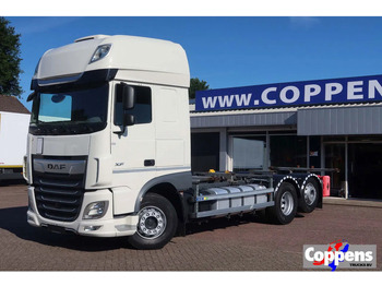 Camion porte-conteneur/ Caisse mobile DAF XF 106 450