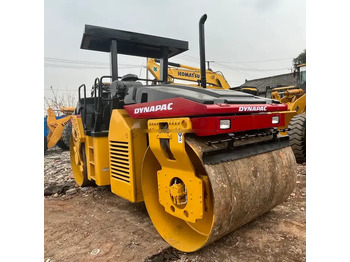 Rouleau compresseur DYNAPAC