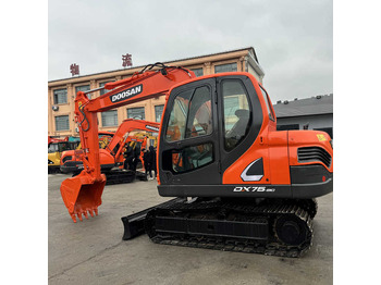 Pelle sur chenille DOOSAN DX75