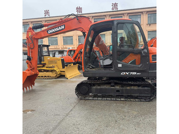 Pelle sur chenille DOOSAN DX225