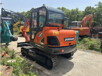 Mini pelle DOOSAN DX60