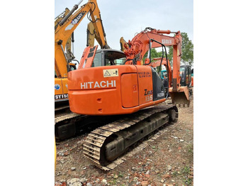 Pelle sur chenille HITACHI ZX135