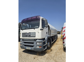 Camion citerne MAN TGA 26.320