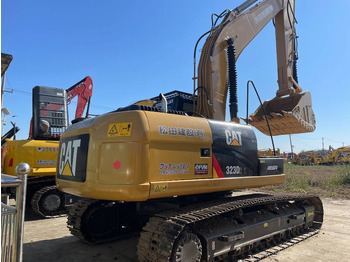 Pelle sur chenille CATERPILLAR 323D