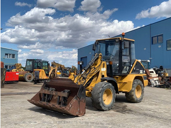 Chargeuse sur pneus CATERPILLAR 908
