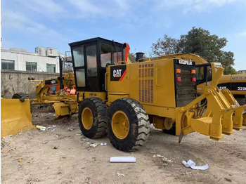 Niveleuse CATERPILLAR 140H