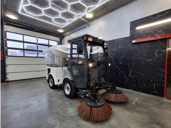 Balayeuse de voirie HAKO