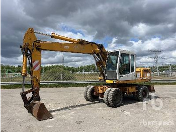 Pelle sur pneus LIEBHERR A 902