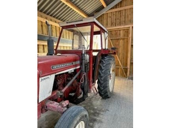 Tracteur agricole INTERNATIONAL