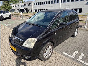 Voiture OPEL