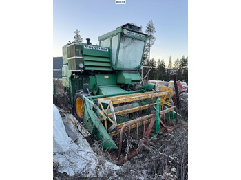 Moissonneuse-batteuse VOLVO