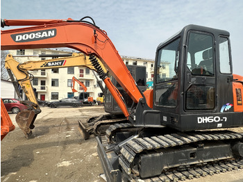 Pelle sur chenille DOOSAN DH60-7: photos 2