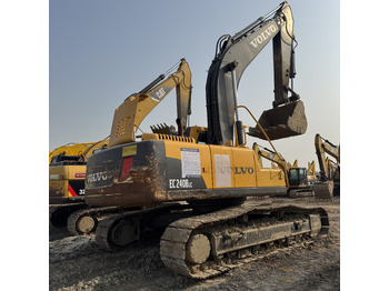 Pelle sur chenille VOLVO EC240BLC