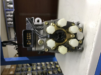 Pompe à carburant pour Camion neuf Bosch 2018 51965010612   MAN: photos 2