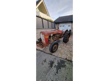 Tracteur agricole MASSEY FERGUSON 1000 series