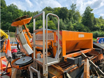 Epandeur de sable UNIMOG