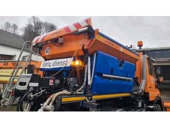 Epandeur de sable UNIMOG