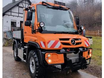 Camion plateau UNIMOG