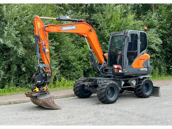 Pelle sur pneus DOOSAN DX57W