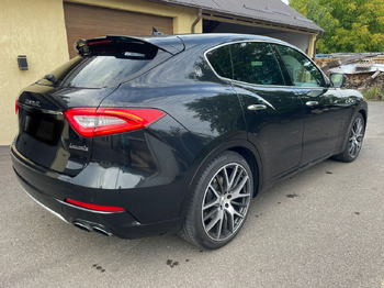 SUV MASERATI LEVANTE 4X4: photos 2 SUV MASERATI LEVANTE 4X4: photos 2