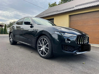 SUV MASERATI LEVANTE 4X4: photos 4 SUV MASERATI LEVANTE 4X4: photos 4