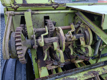 Presse à balles cubiques CLAAS