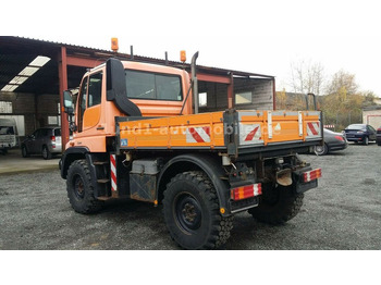Véhicule de voirie/ Spécial UNIMOG U300
