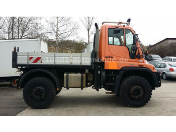 Véhicule de voirie/ Spécial UNIMOG U300