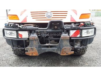 Véhicule de voirie/ Spécial UNIMOG U300
